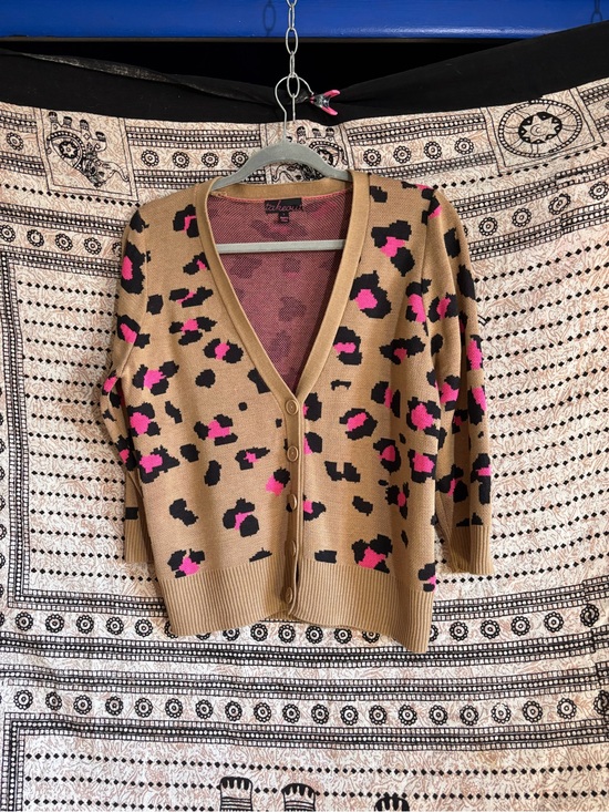 Takeout Sweaters - Takeout Tan w/ Black & Pink Animal Print 3/4 Sleeve Cardigan Women’s Size Large